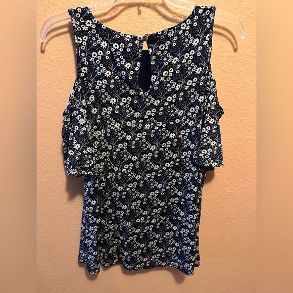 Blue and white floral cold shoulder top - Picture 2 of 8
